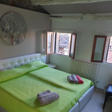 Central Lovely Typical Rooms Rialto Benátky Pokoj fotografie